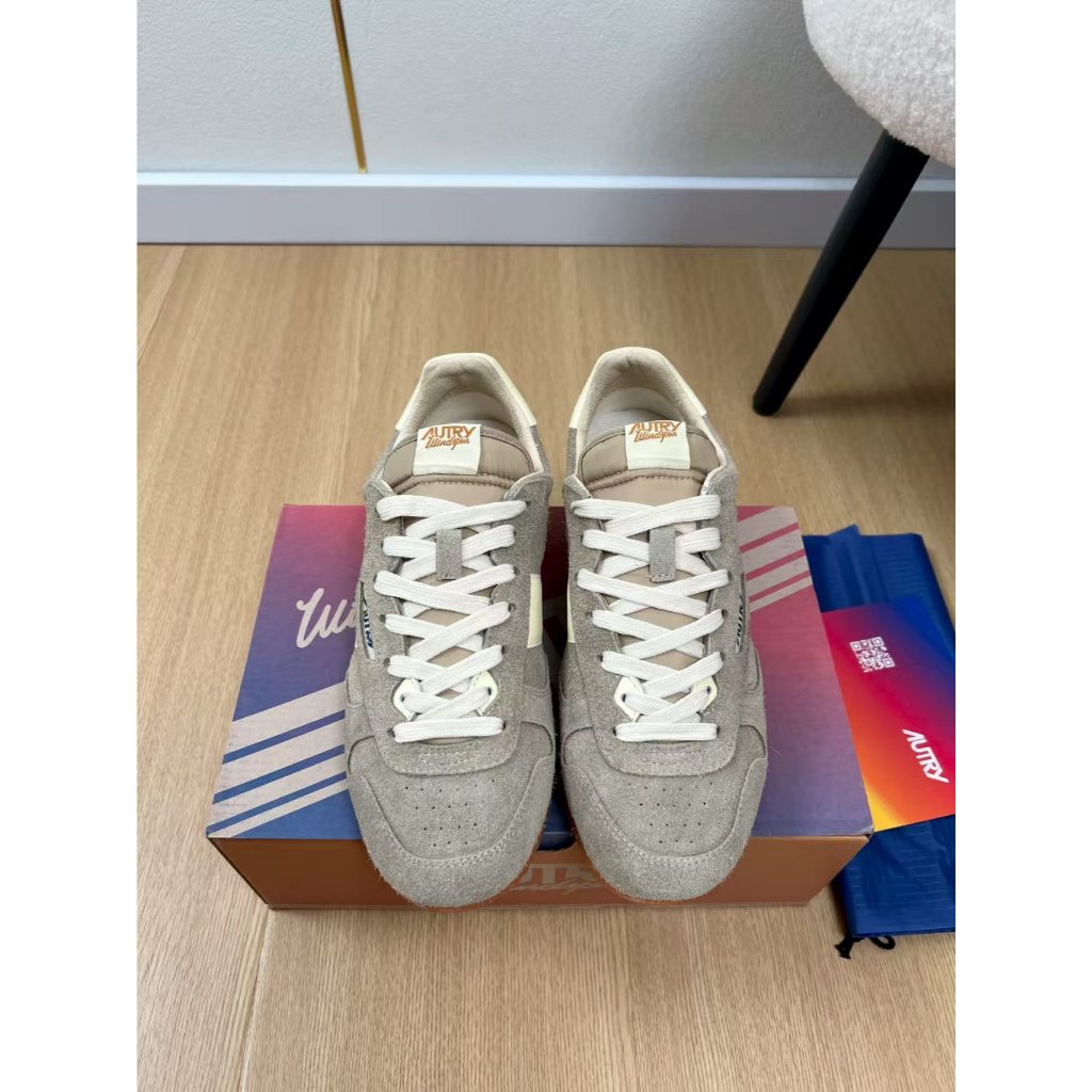 AUTRY suede retro round toe flat bottom lace up low top casual shoes for men