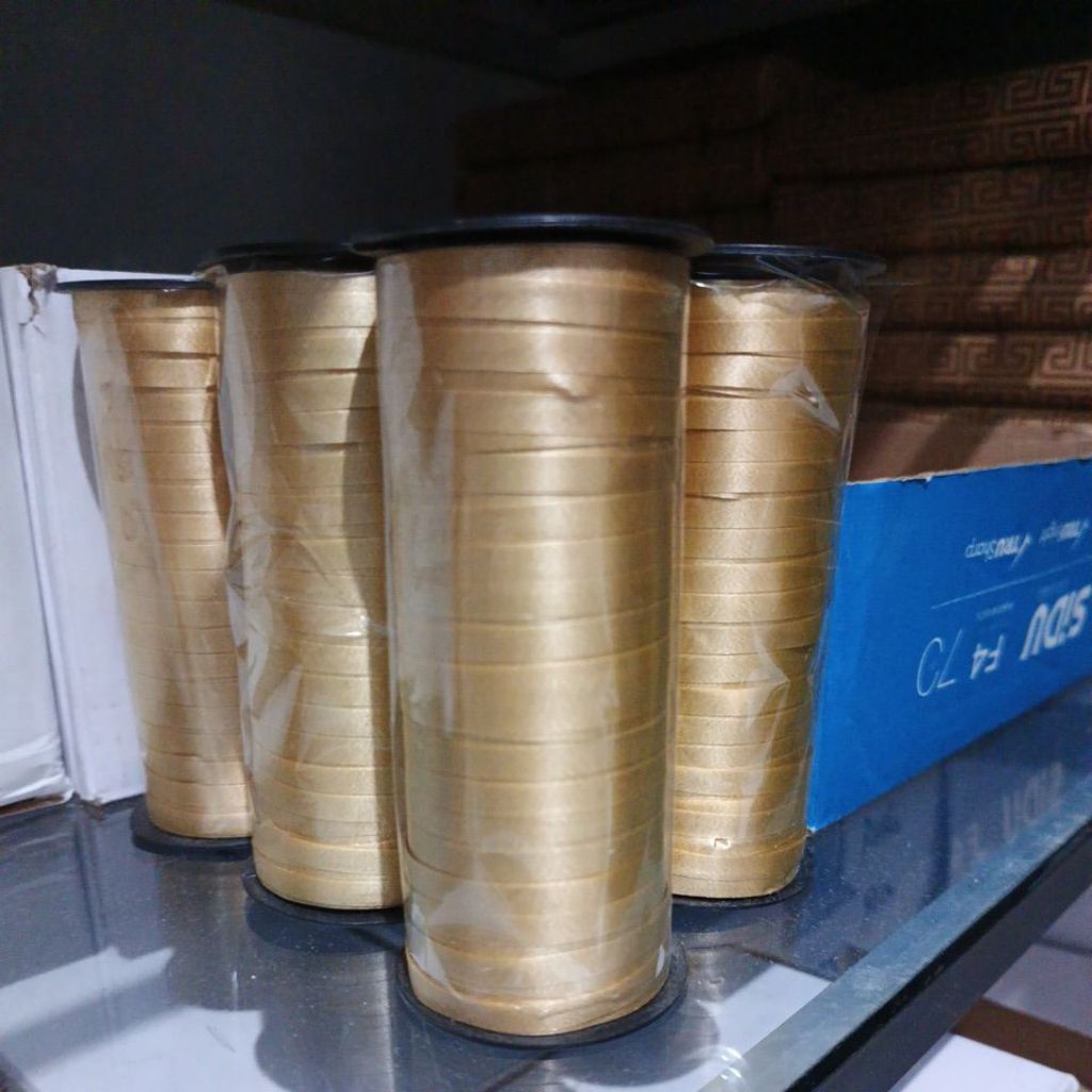 

Pita Balon warna krem