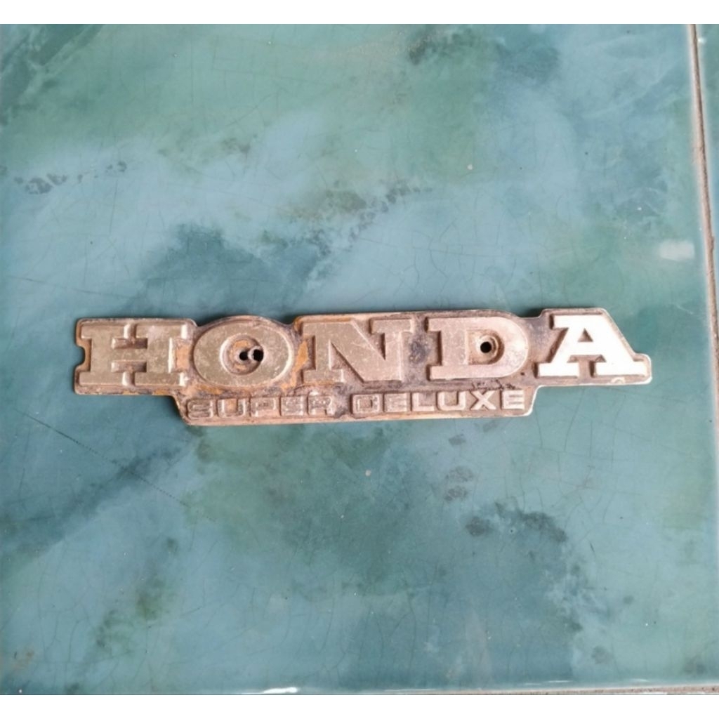 Emblem tangki honda GL 100 logo emblem tangki honda GL 100 original