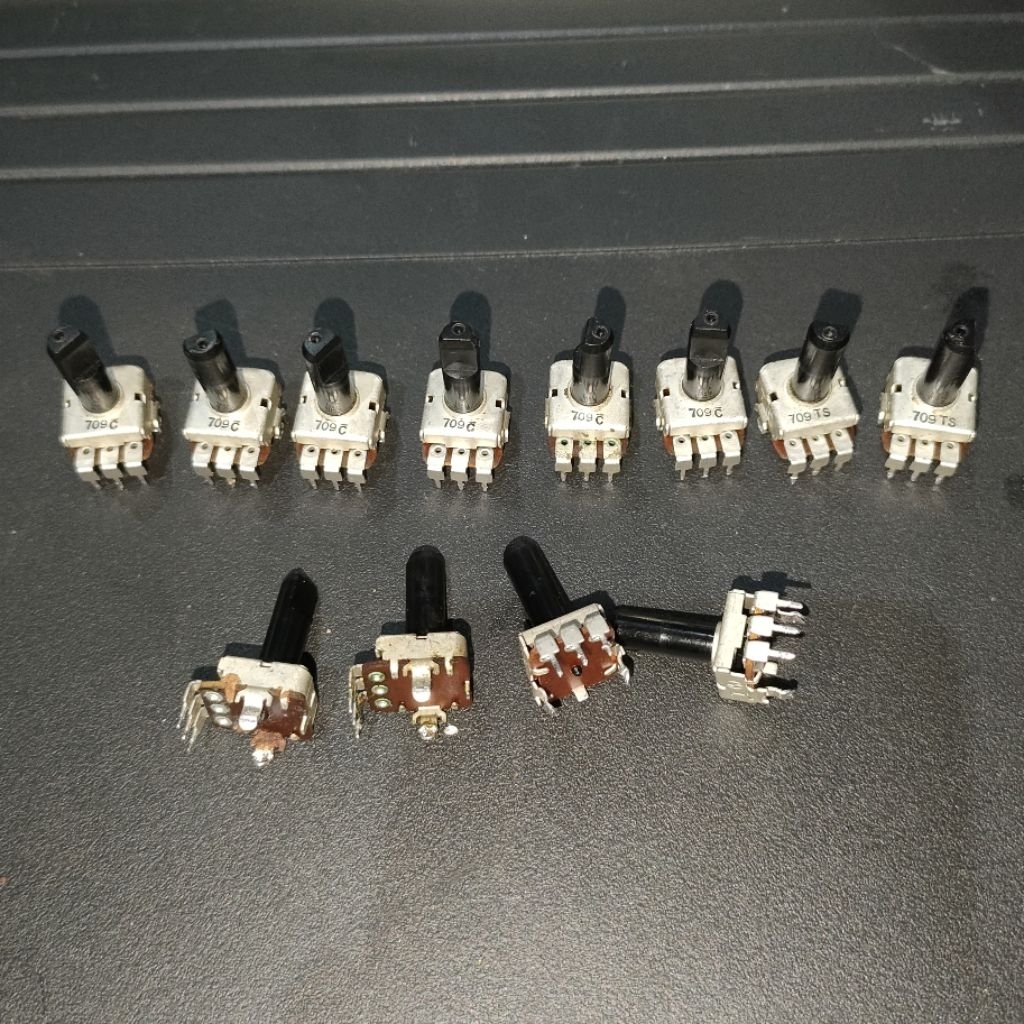 Potensio Gain 709 Copotan Mixer Peavey Unity 1002/2002/RQ Original USA