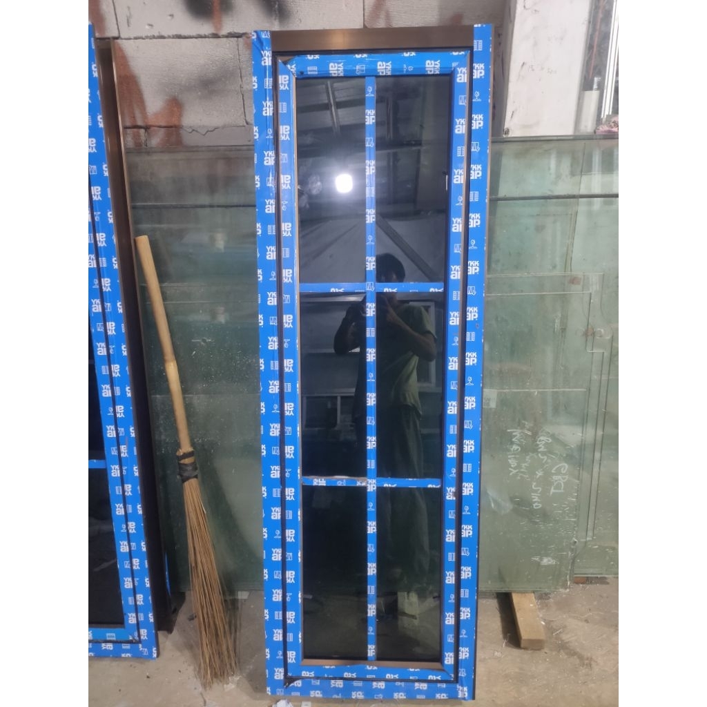 jendela Aluminium merk ykk
