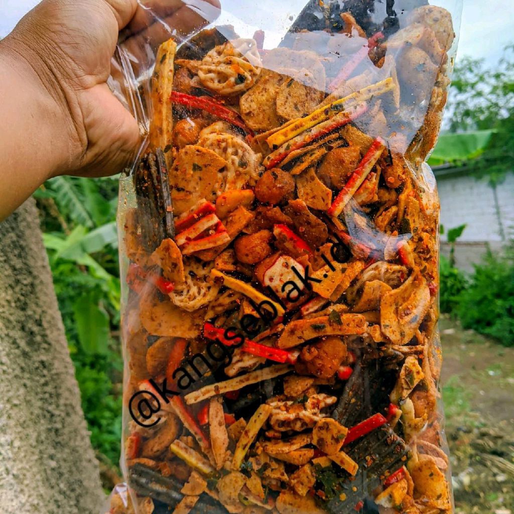 

KRUPUK SEBLAK MIX/CAMPUR BUMBU CIKRUH PEDAS DAUN JEURUK 500gram
