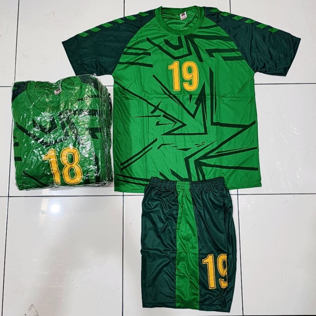 SETELAN BAJU BOLA DEWASA SET 18 ISI 18 STEL BAHAN JERSEY DRY FIT DINGIN DAN NYAMAN