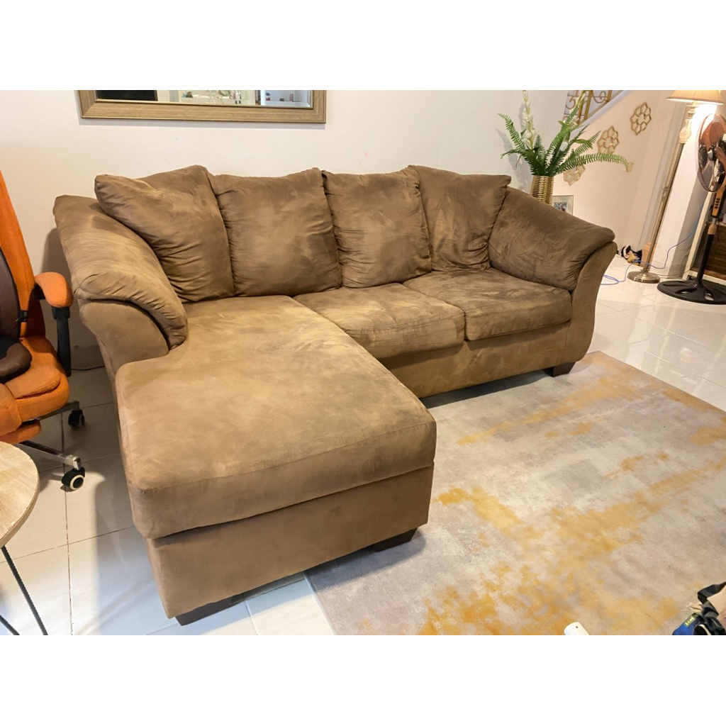 SOFA INFORMA BENTUK L BAHAN SUEDE COKLAT MODEL KLASIK MODERN