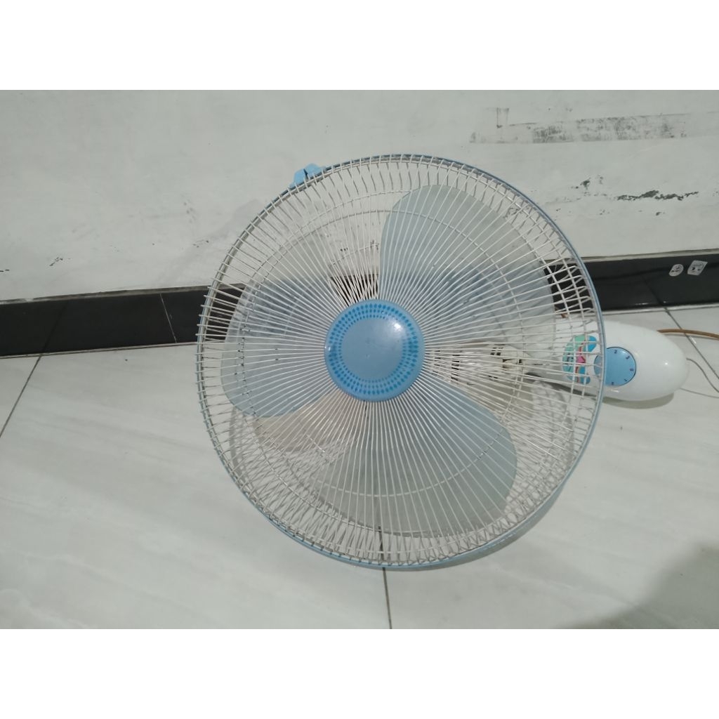 kipas angin dinding 16inc seken ori bekas