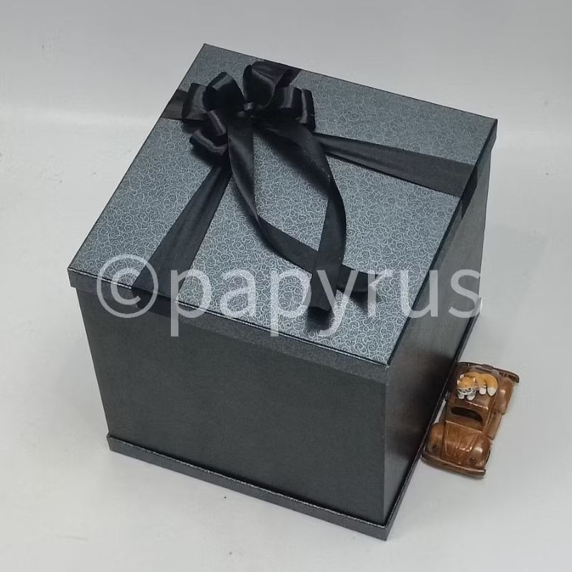 

PAPYRUS Sandwich 30x30 Tinggi 30cm Kotak Kado Gift Box Hardbox Hampers V1
