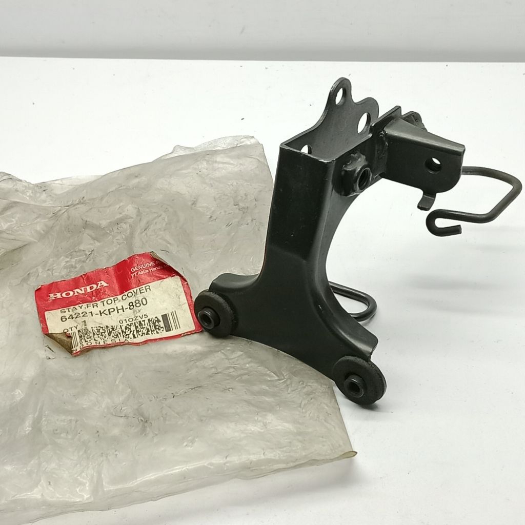 Dudukan Besi Cover Front Tameng Dasi Panel Dada Karisma Kharisma Cakram Depan Original 64221-KPH-880