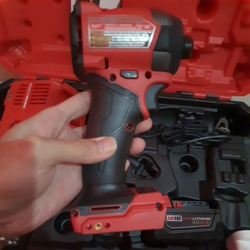 Milwaukee m18 2953-20 fuel impact driver gen 4