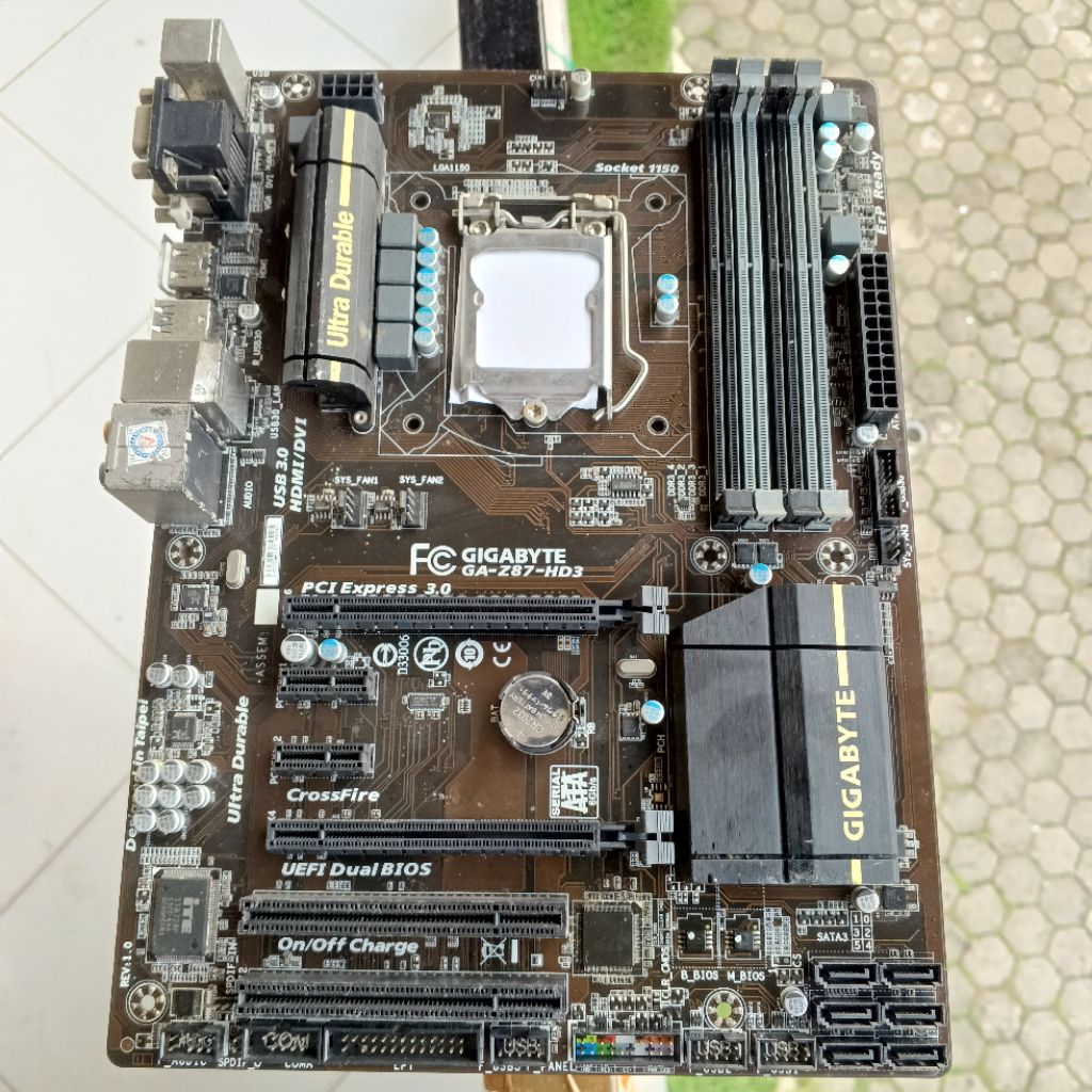 Motherboard Gigabyte Z87 dan Mainboard Gaming Z77