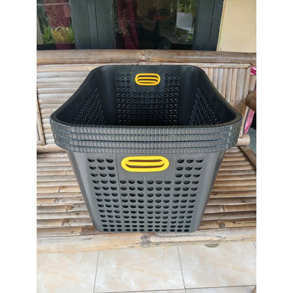 Keranjang laundry jumbo / keranjang baju pajero jumbo / keranjang pajero baju plastik.
