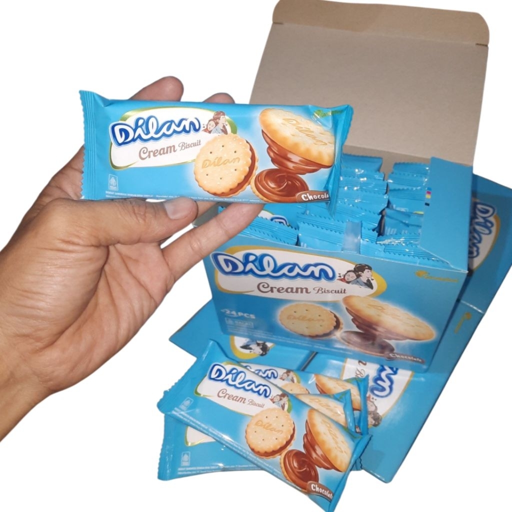 

DILAN CREAM BISCUIT 1 BOX ISI 24 PCS BISCUIT BERLAPIS COKELAT CEMILAN ENAK