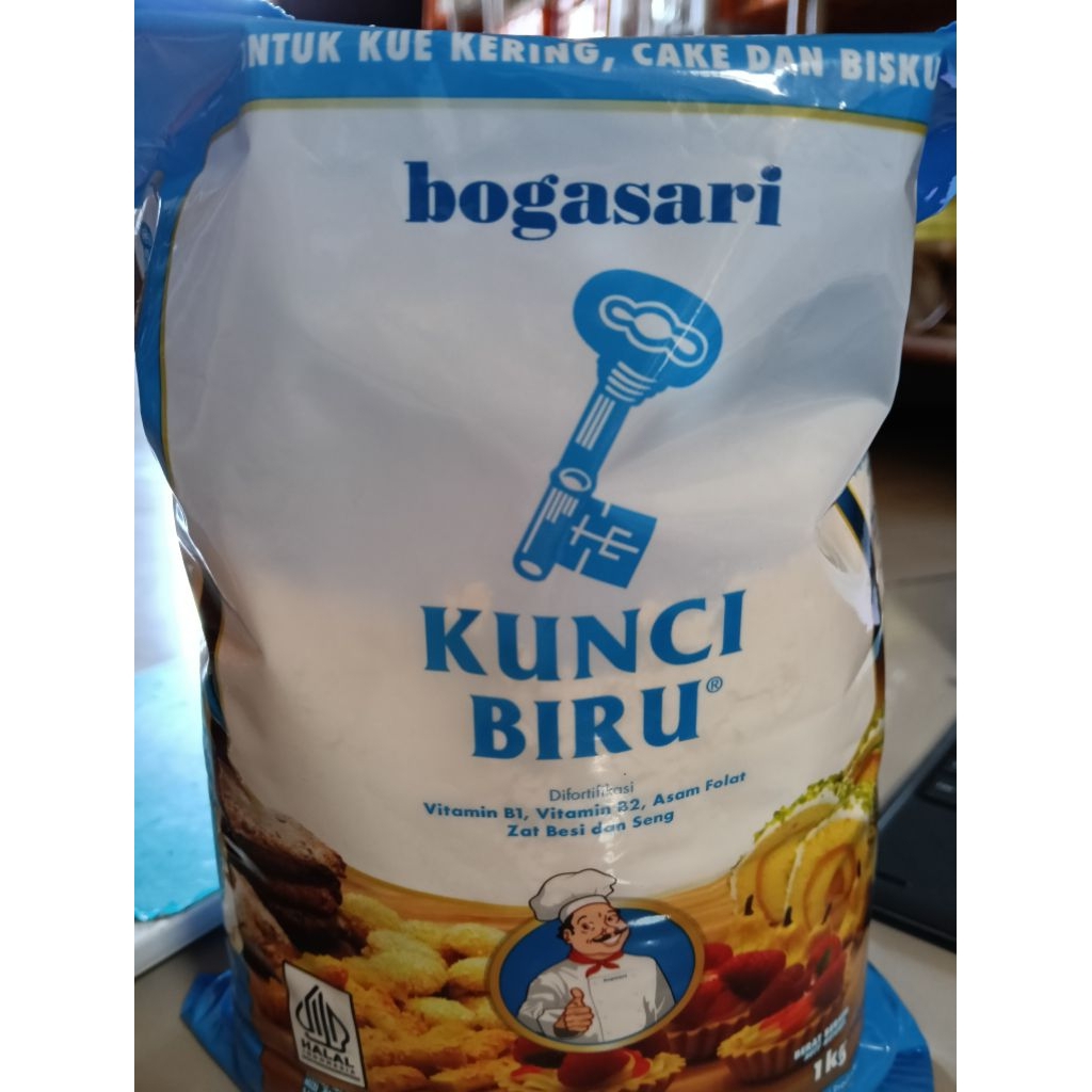 

tepung terigu protein rendah Bogasari kunci biru untuk kue kering, cake, dan biskuit kemasan 1 kg