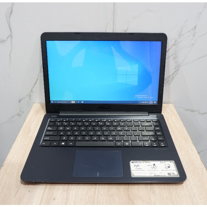 Laptop Asus E14 E402YA AMD E2-7015 Ram 4GB Ssd 512Gb SIap Pakai