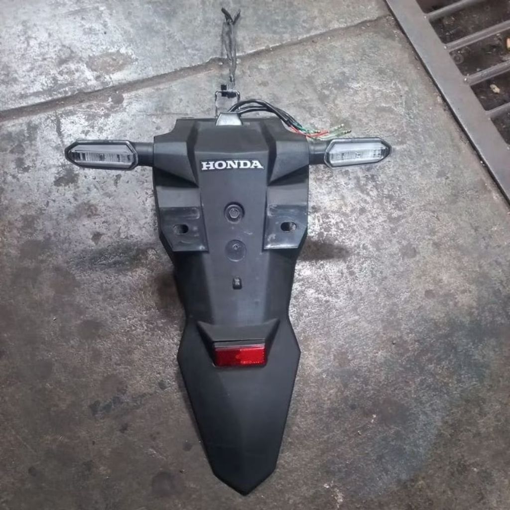 sepakbor belakang lampu sen kanan kiri Honda CBR 150 led original COPOTAN motor