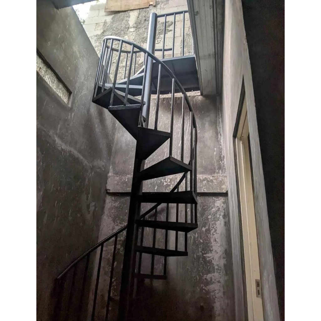 TANGGA PUTAR BESI MINIMALIS