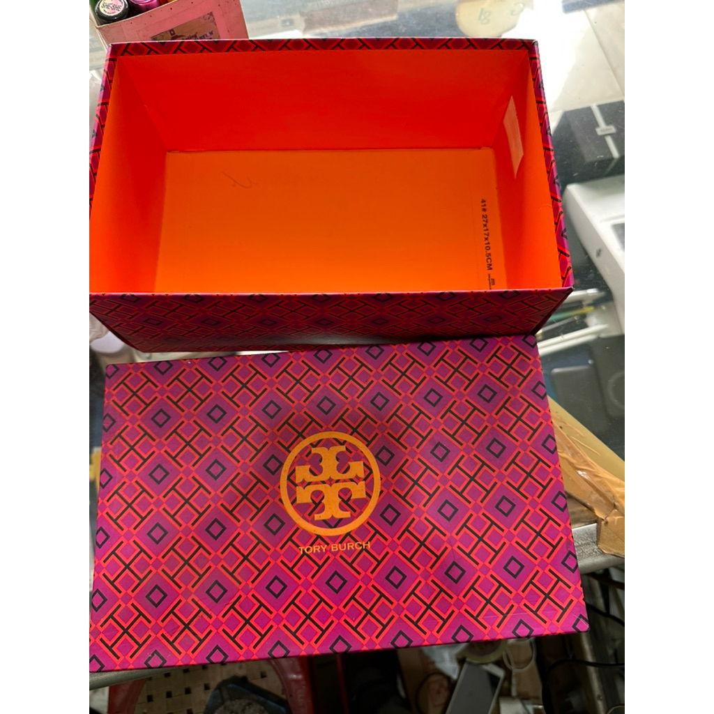 DUS BOX KOTAK SANDAL TORI BURCH