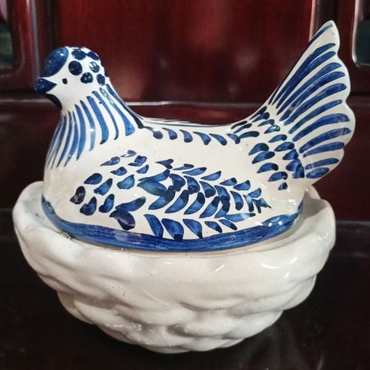 Mukun ayam keramik biru putih