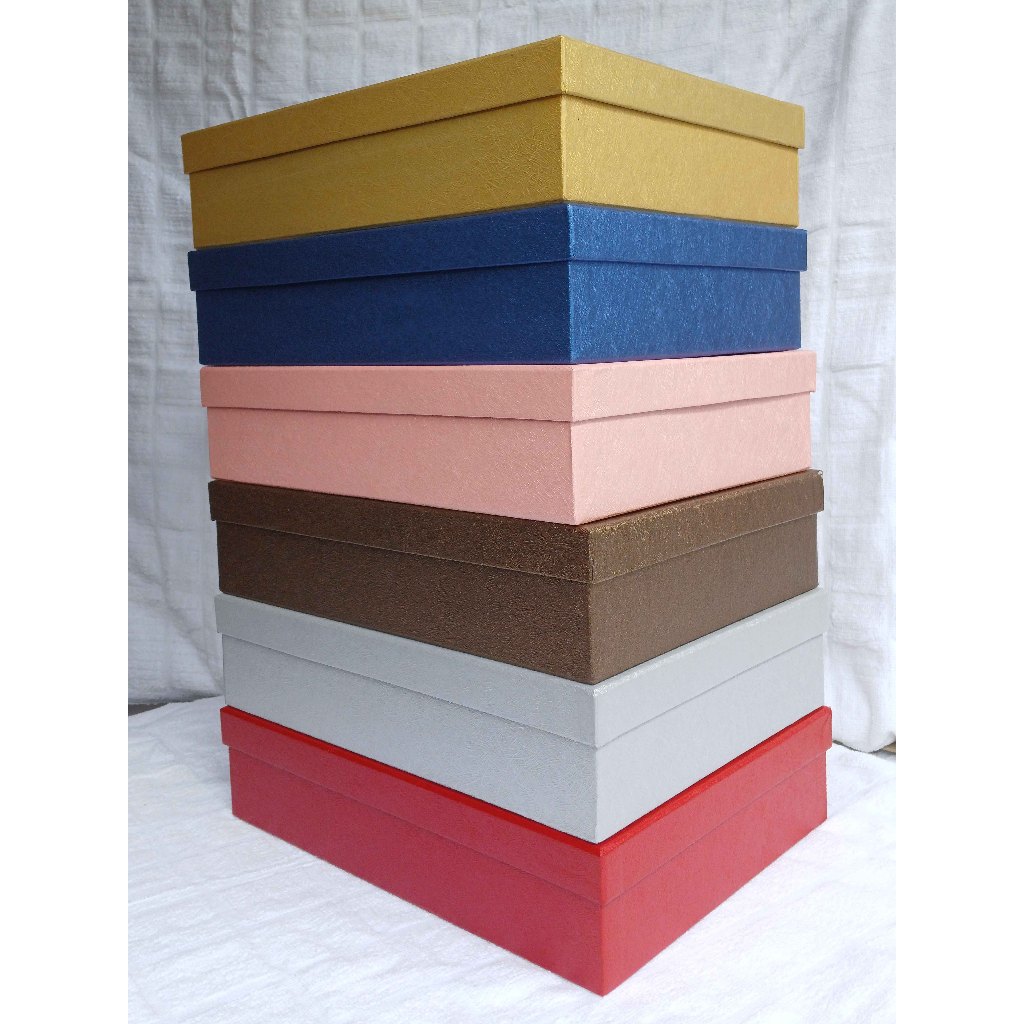 

Kotak Kado Tebal Premium Hard Box Ukuran 32,5 x 24,5 x 7,5