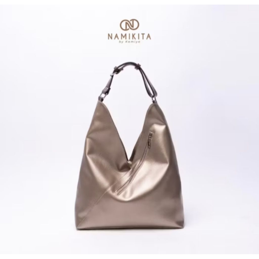 Cassie Tote bag by namikita