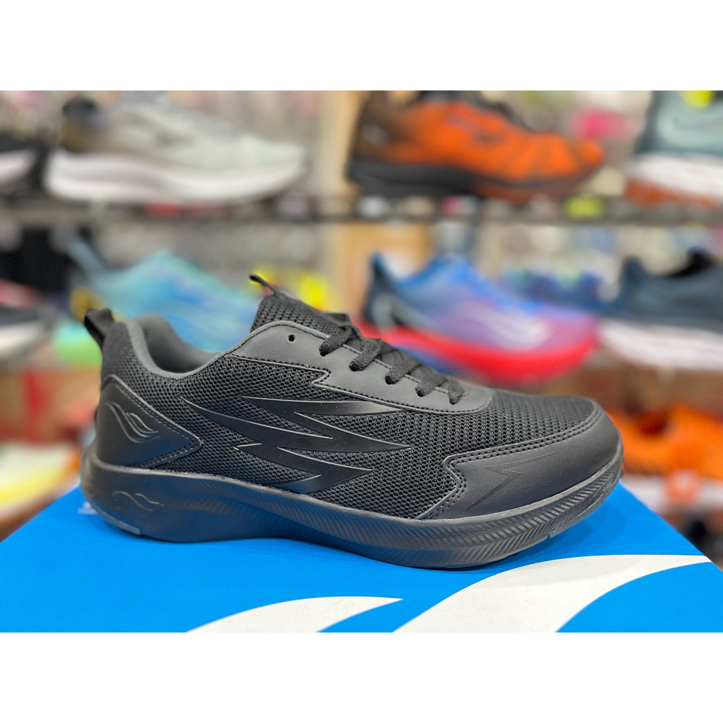 Sepatu RUNNING DESLE RUN Fast hitam
