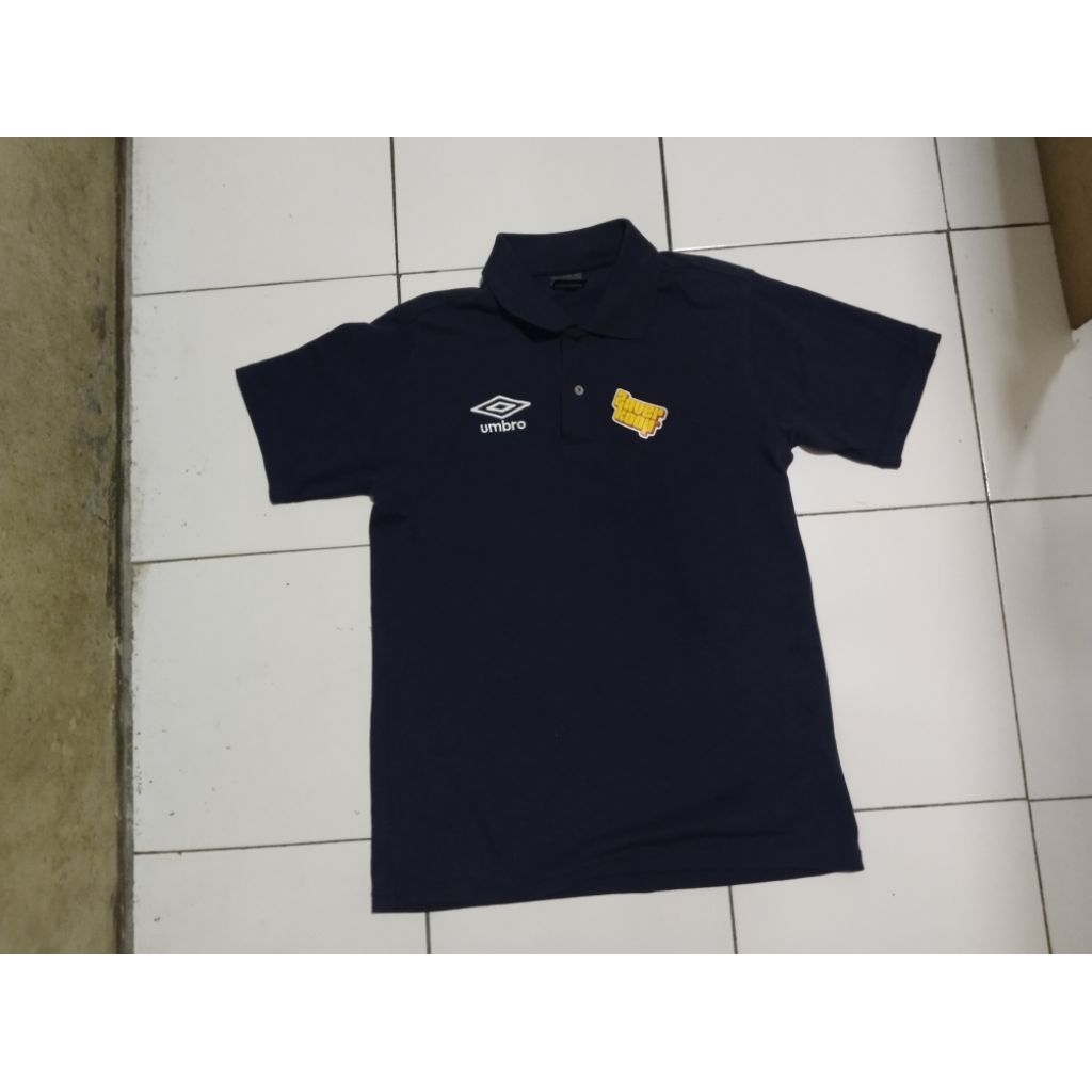 Kaos kerah Umbro