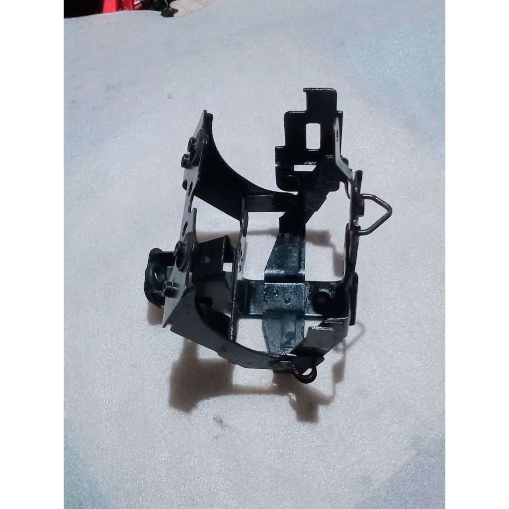 breket dudukan acu Vario 110 techno old karbu original  dudukan rumah aki Vario 110 techno CBS karbu