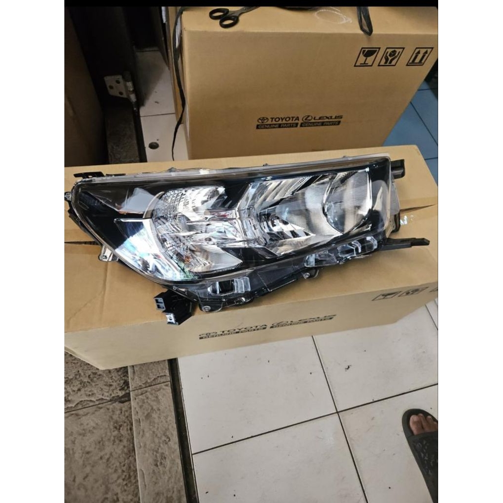 headlamp head lamp  lampu depan hilux 2022 2023 204 original