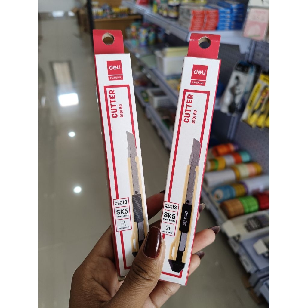 

DELI CUTTER KECIL CD 10150 – ALAT PEMOTONG MINI YANG PRESISI DAN STYLISH!