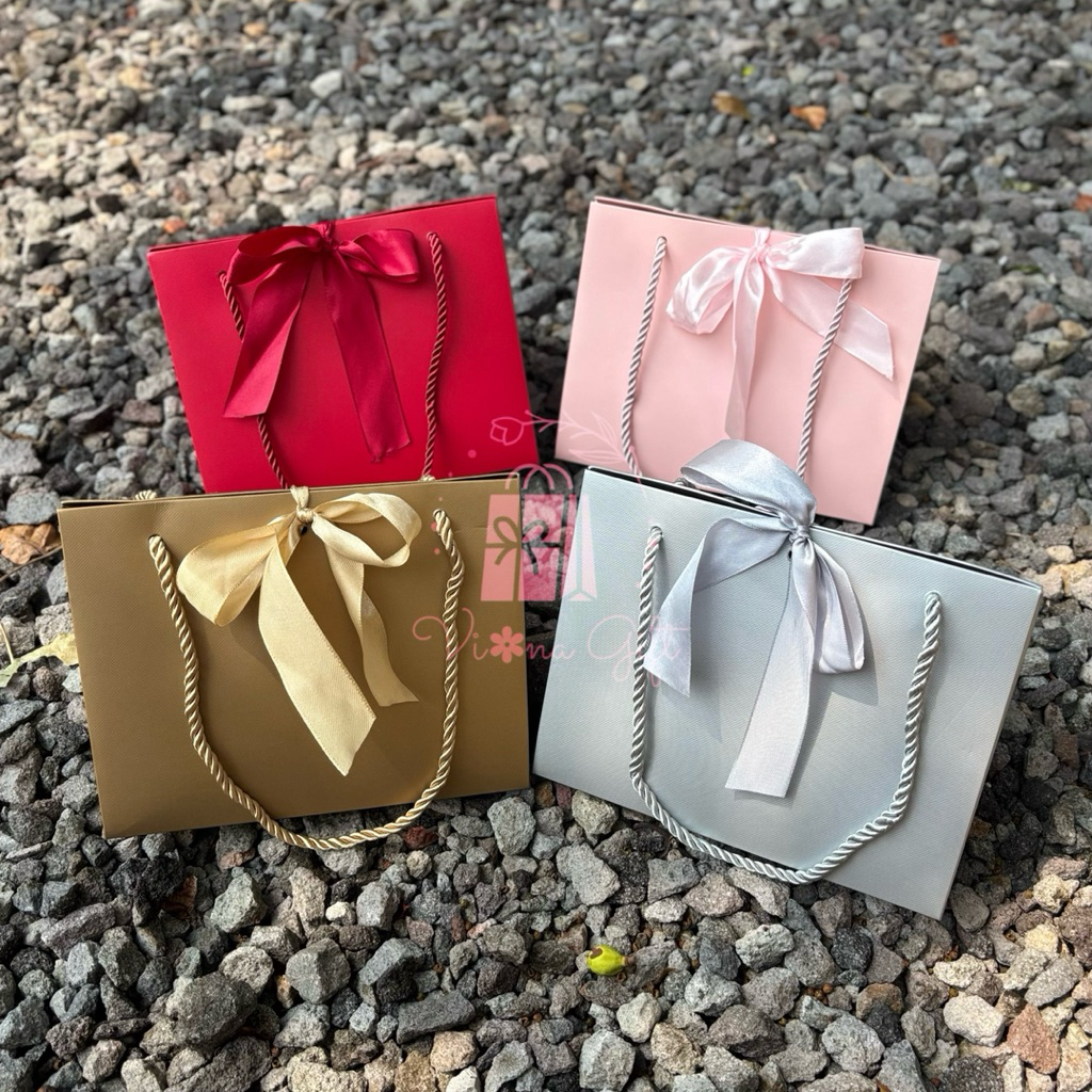

Paper Bag | Paper Bag Polos | Paper Bag Segitiga | Tas Kertas | Gift | Hampers Bag | Paper Bag Kado | Tas Kado | Paper Bag Jogja