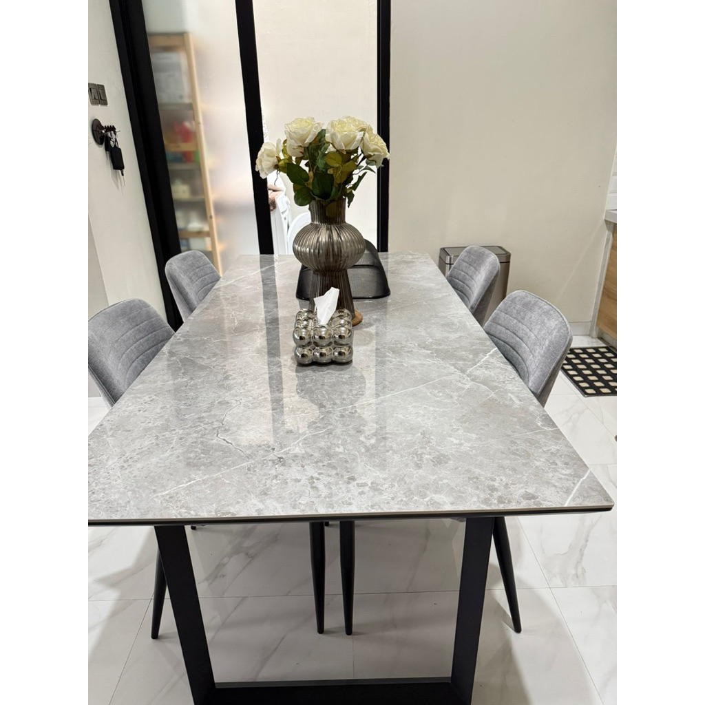 Meja Makan Informa Eloise Abu-Abu Preloved