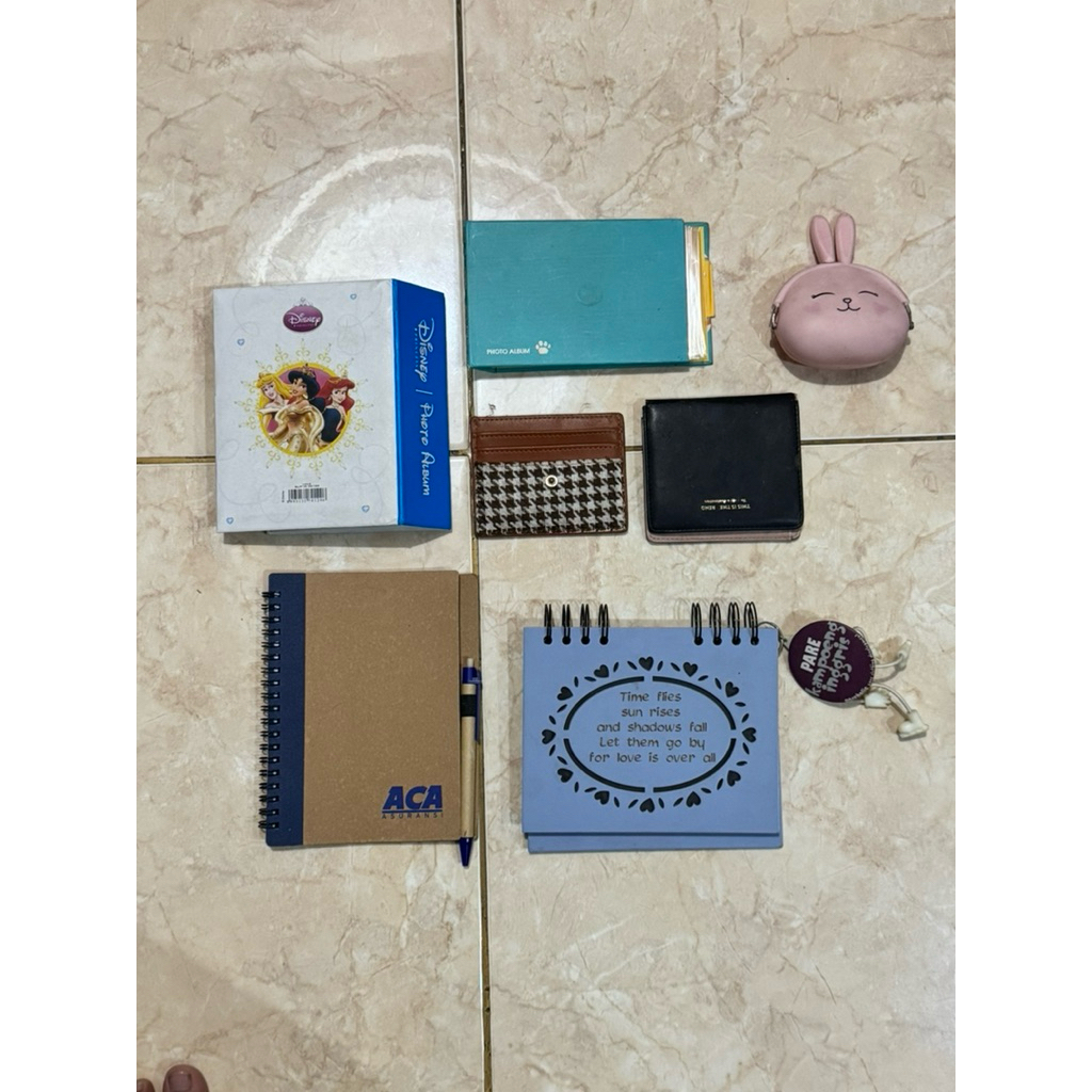 

buku note book alat tulis album foto kaca mata topi aksesoris