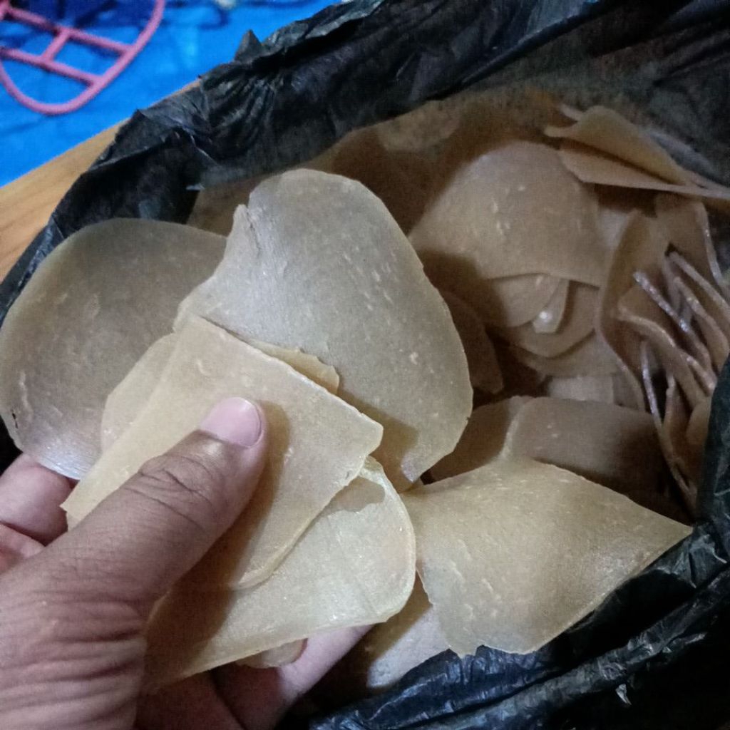 

[ 1 KG ] KERUPUK URANG- URANGAN II KERUPUK UDANG SIAP GORENG
