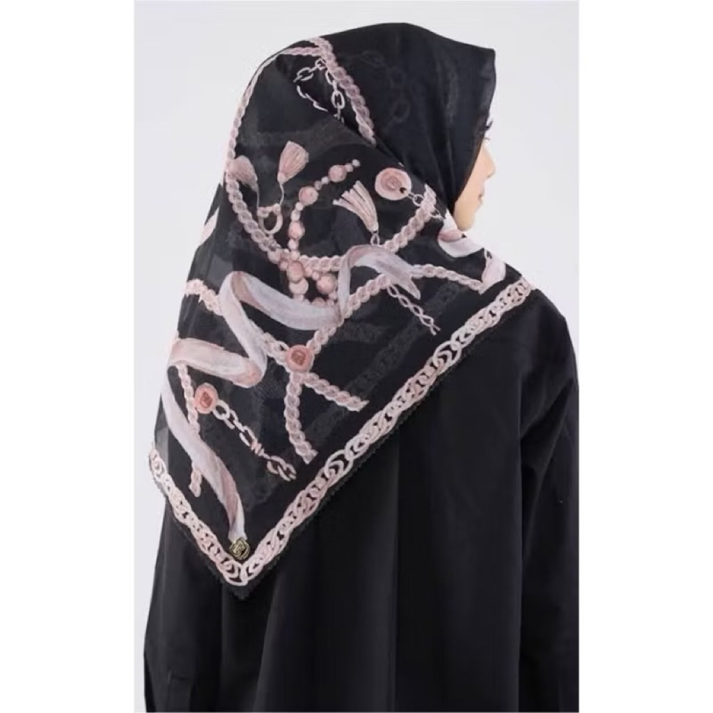 Chain 1 Series Buttonscarves x Diana dsax - BLACK