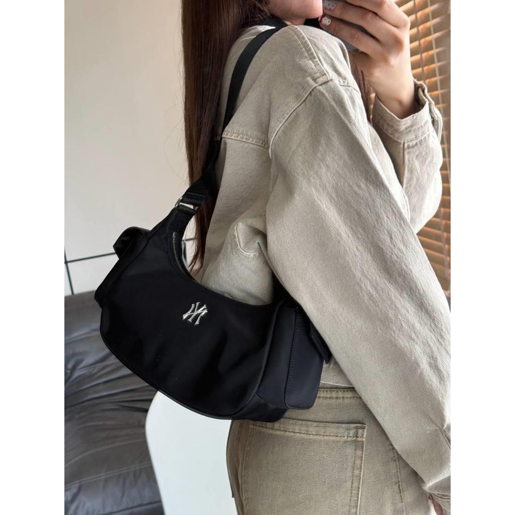 TAS WANITA CARGO BAG NEW YORK YANKEES