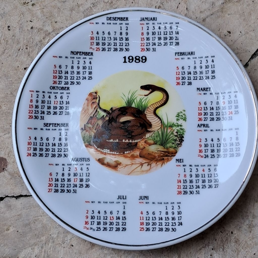 

Piring Porcelain asli vintage Kalender Tahun 1989 Gambar Ular