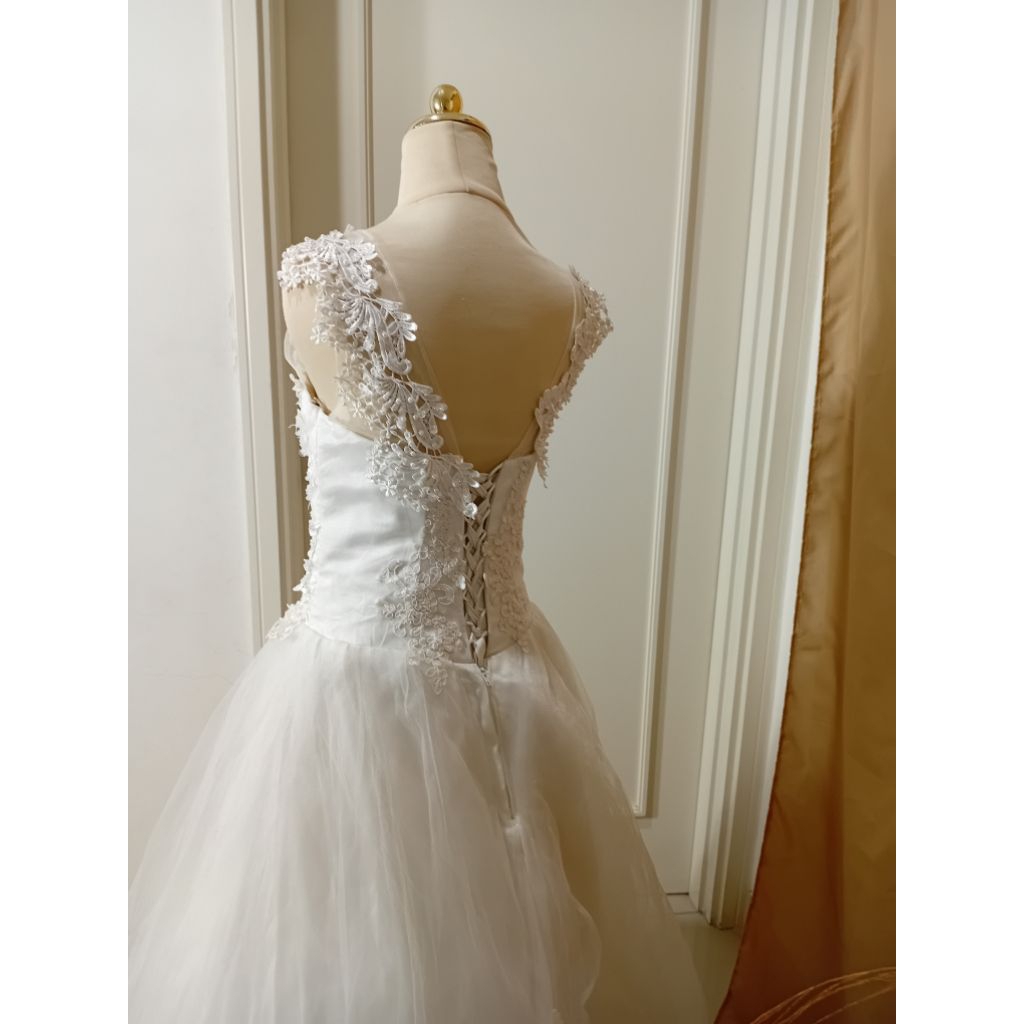 sewa gaun pengantin-sewa wedding dress-sewa baju pengantin