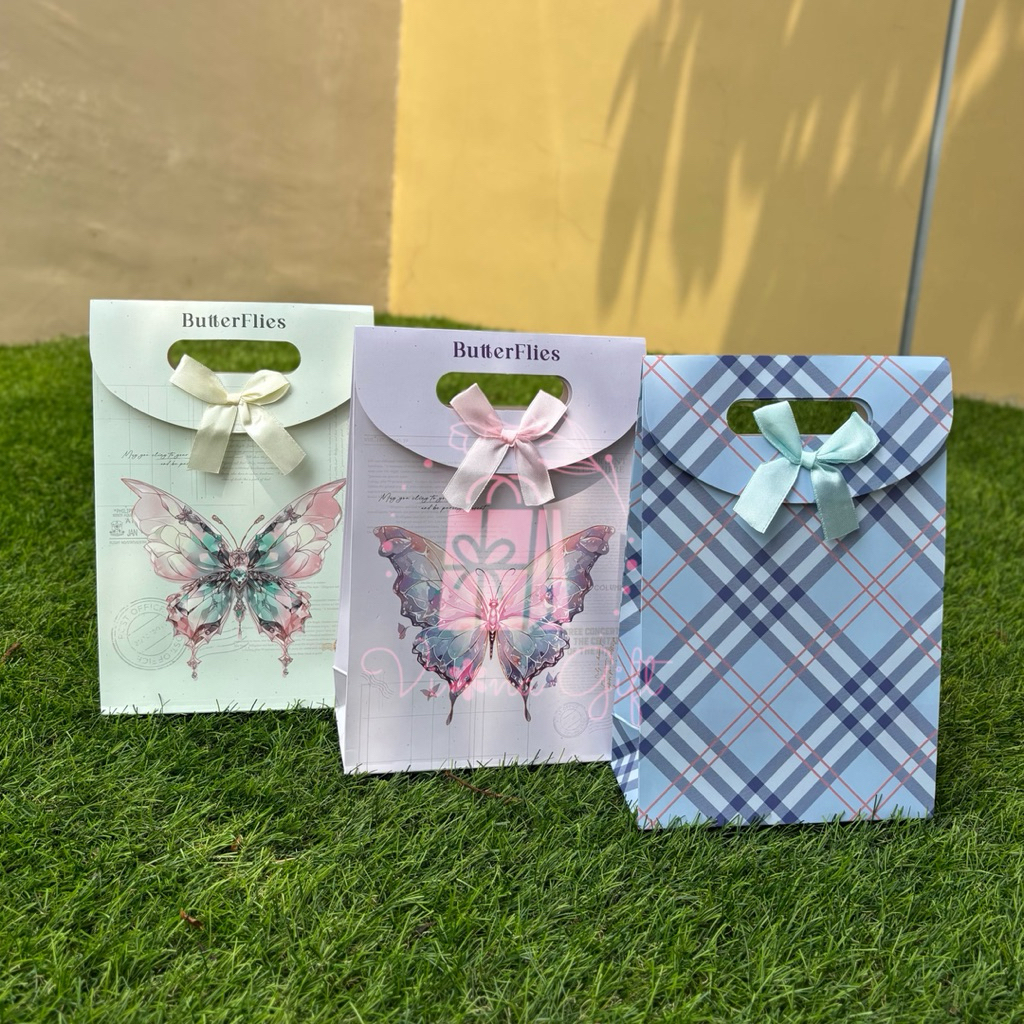 

Paper Bag | Paper Bag Tutup | Paper Bag Motif | Paper Bag Simple | Tas Kertas | Gift | Hampers Bag | Paper Bag Kado | Tas Kado | Paper Bag Jogja