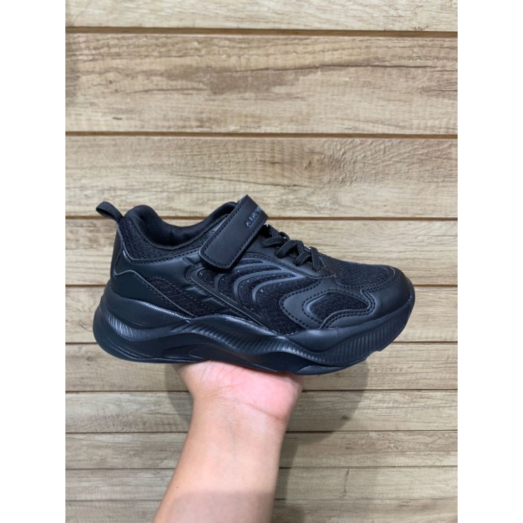 AIRWALK Sepatu sekolah hitam anak size 30-36