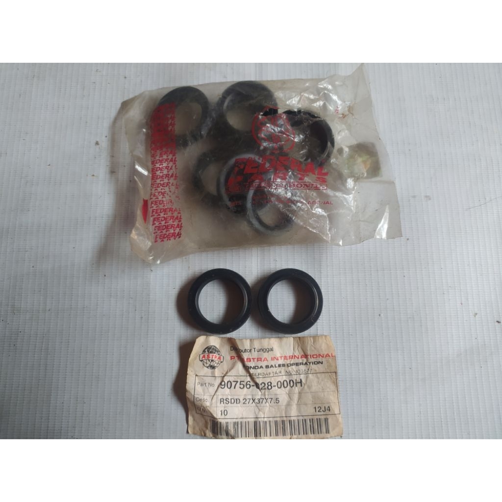 Seal Shock depan Honda S90 CB100 Original nos astra 90756-028-000H