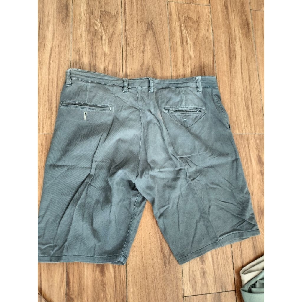 CELANA PENDEK MENS TOP