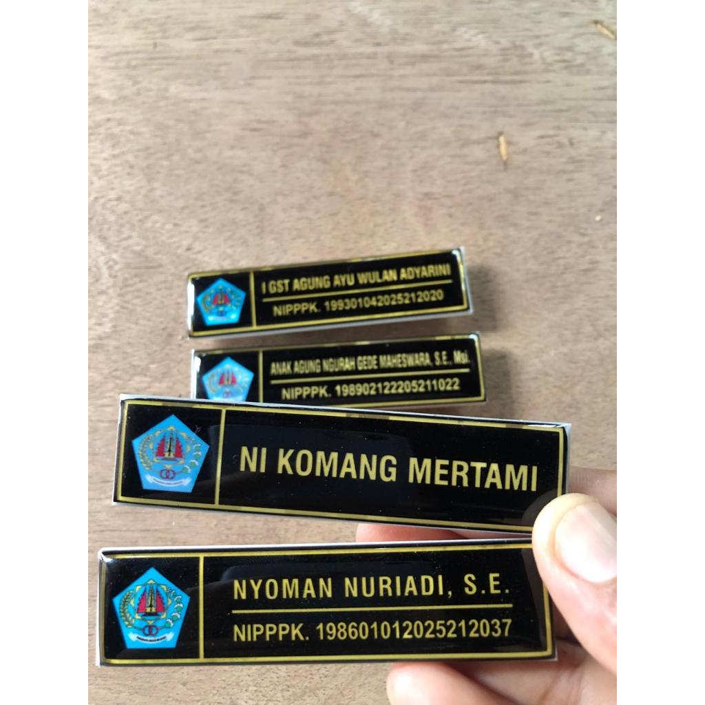 

Name Tag/Papan Nama Dada Akrilik Lapis Resin