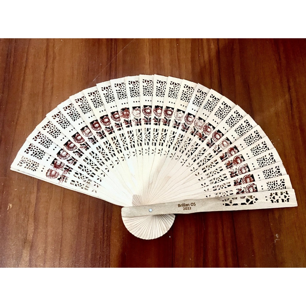 Souvenir kipas kayu custom sablon kipas kayu grafir kemas / souvenir kipas Cendana minimal order 100