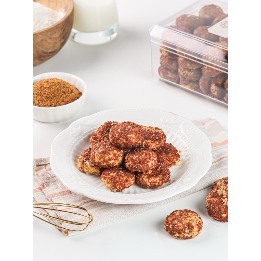 

Nona & Co Palm Chesee Cookies 500gr Toples Persegi Panjang Kue Kering Keju