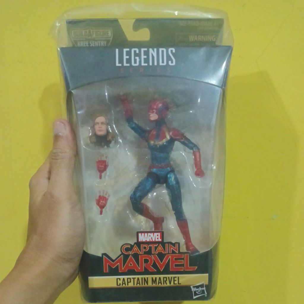 HASBRO MARVEL LEGENDS CAPTAIN MARVEL ACTION FIGURE ORIGINAL