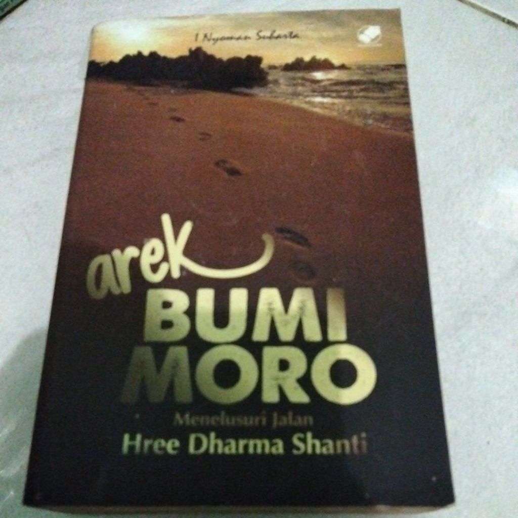 i Nyoman Suharta arek bumi Moro /menelusuri jalan hree dharma shanti