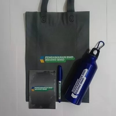 

SEMINARKIT PREMIUM, SEMINAR KITS, TAS, NOTES, PULPEN, BOTOL SPORT, CEPAT