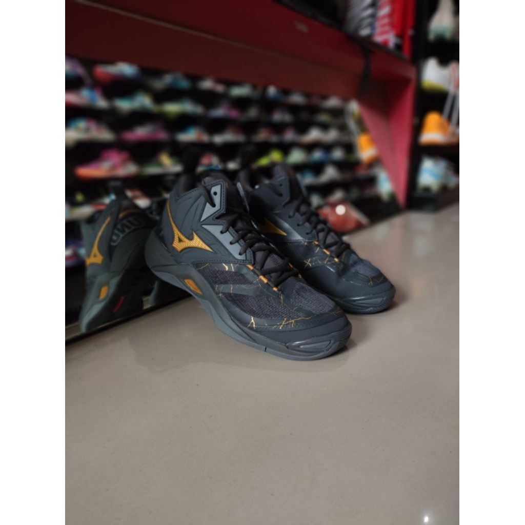 Original Sepatu Voli | Mizuno Wave Momentum 2 MID Black