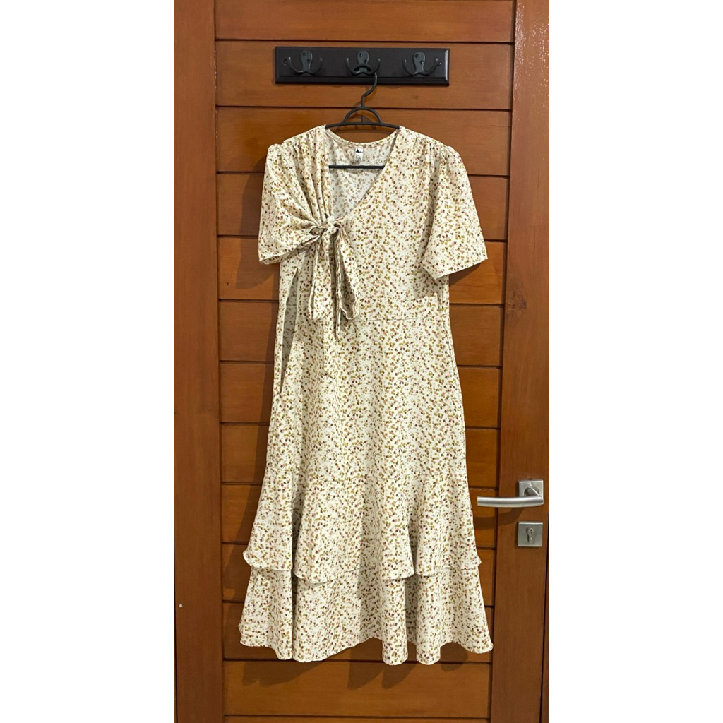 Dress Vintage Motif Bunga Kecil