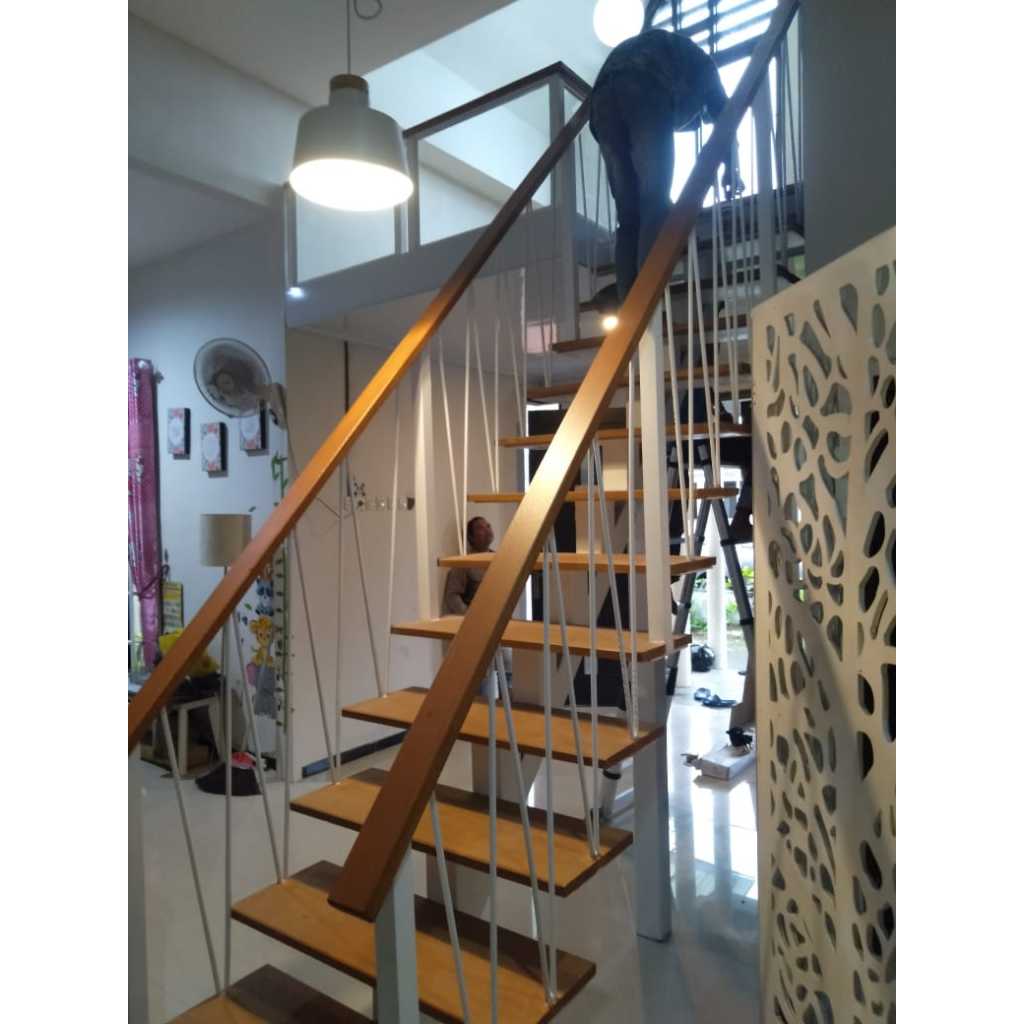 Tangga kayu mezzanine indoor
