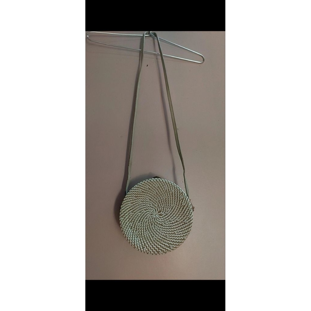 tas rotan warna putih
